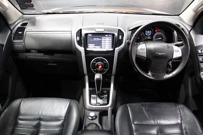 2017 Isuzu Mu-X - Thumbnail
