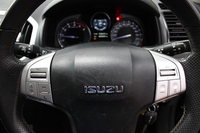 2017 Isuzu Mu-X - Thumbnail