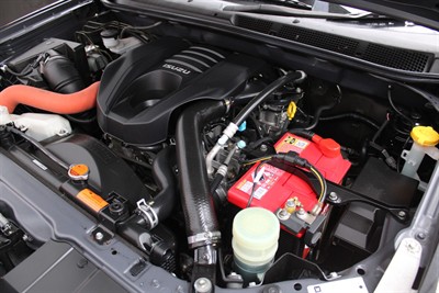 2017 Isuzu Mu-X - Thumbnail