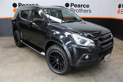 2017 Isuzu Mu-X - Thumbnail