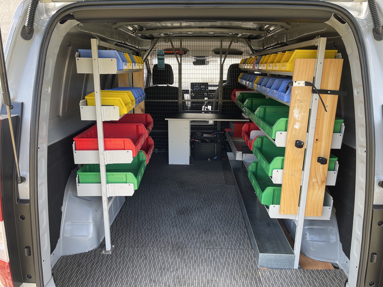 2023 Hyundai Staria Load