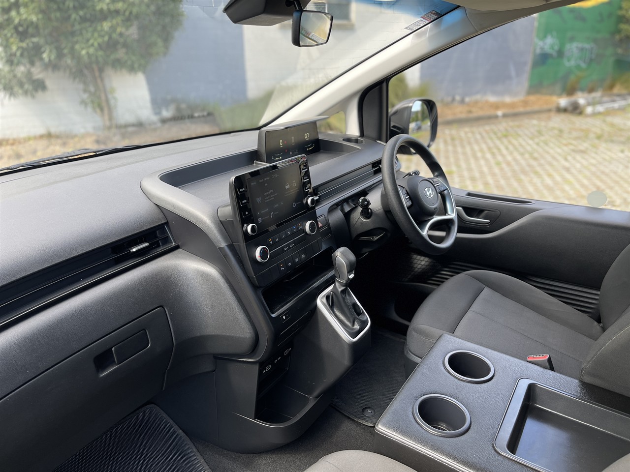 2023 Hyundai Staria Load