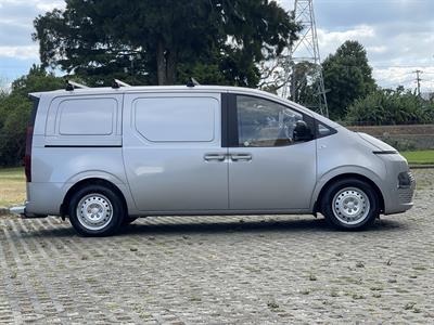 2023 Hyundai Staria Load - Thumbnail