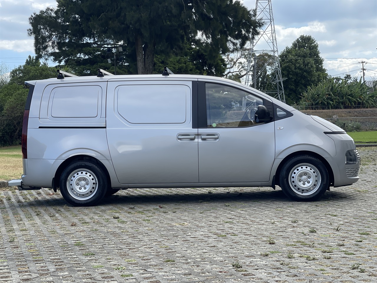 2023 Hyundai Staria Load