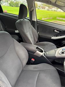 2015 Toyota Prius - Thumbnail