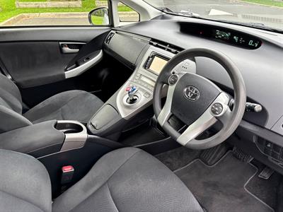 2015 Toyota Prius - Thumbnail