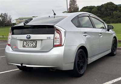 2015 Toyota Prius - Thumbnail