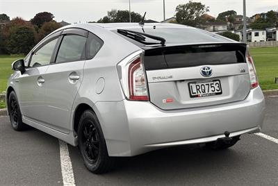 2015 Toyota Prius - Thumbnail