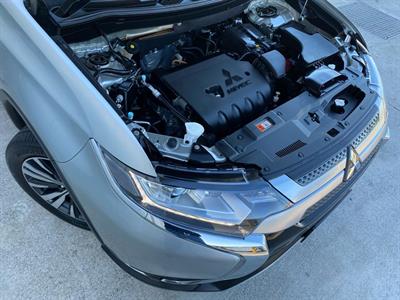 2022 Mitsubishi Outlander - Thumbnail