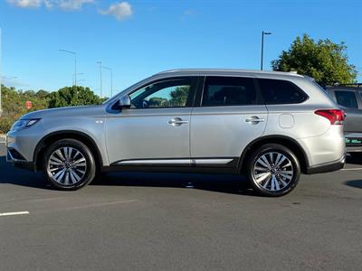 2022 Mitsubishi Outlander - Thumbnail