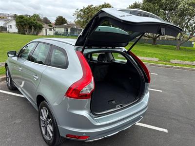 2016 Volvo XC60 - Thumbnail