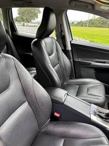2016 Volvo XC60 - Thumbnail