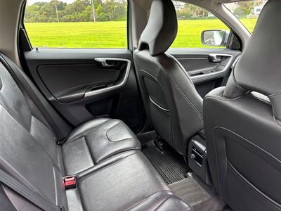 2016 Volvo XC60 - Thumbnail