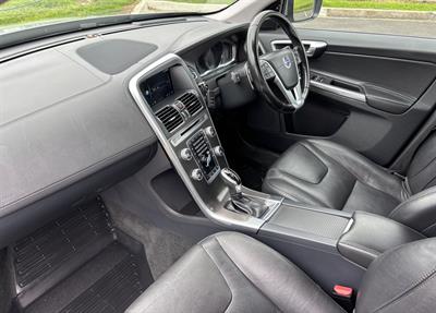 2016 Volvo XC60 - Thumbnail
