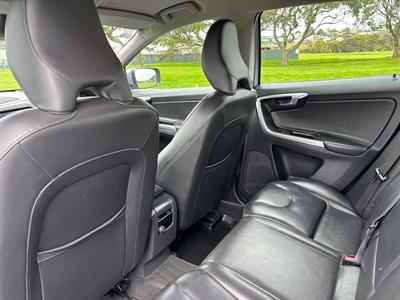 2016 Volvo XC60 - Thumbnail