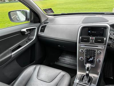 2016 Volvo XC60 - Thumbnail