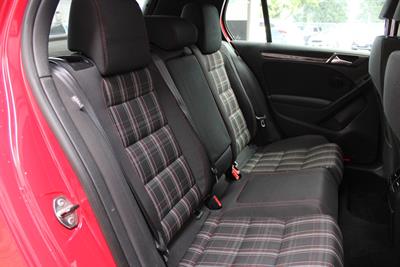 2010 Volkswagen GOLF - Thumbnail