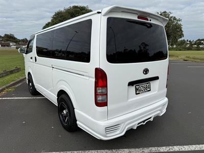 2010 Toyota Hiace - Thumbnail