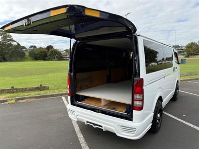 2010 Toyota Hiace - Thumbnail