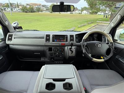 2010 Toyota Hiace - Thumbnail