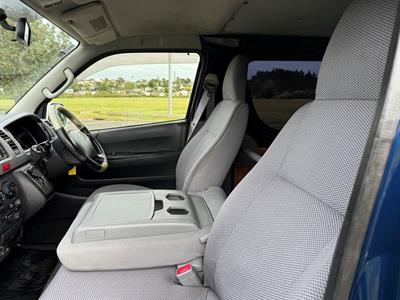 2010 Toyota Hiace - Thumbnail