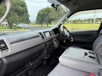 2010 Toyota Hiace - Thumbnail