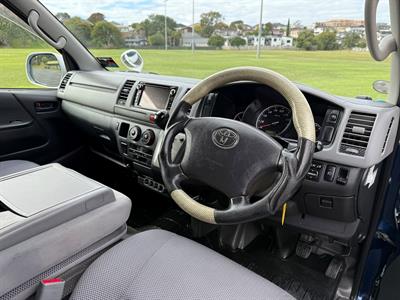 2010 Toyota Hiace - Thumbnail