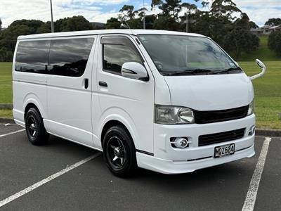 2010 Toyota Hiace - Thumbnail