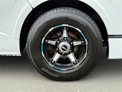 2010 Toyota Hiace - Thumbnail