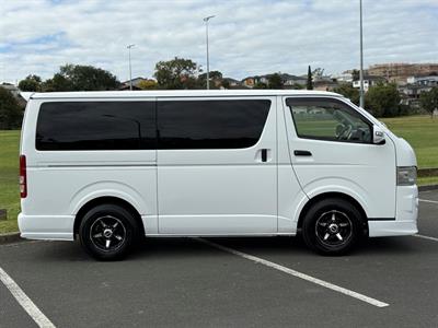 2010 Toyota Hiace - Thumbnail