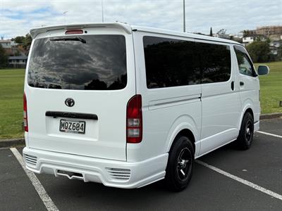 2010 Toyota Hiace - Thumbnail