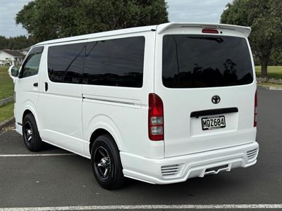 2010 Toyota Hiace - Thumbnail