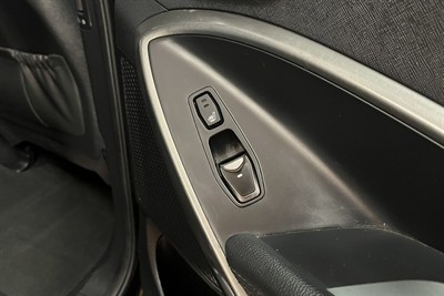 2017 Hyundai Santa Fe - Thumbnail