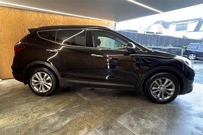 2017 Hyundai Santa Fe - Thumbnail