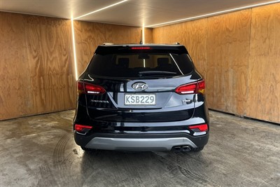 2017 Hyundai Santa Fe - Thumbnail