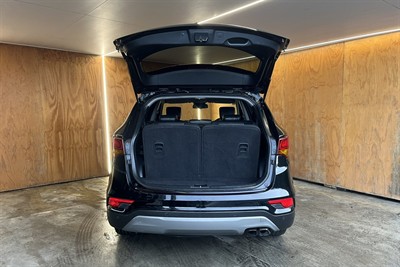 2017 Hyundai Santa Fe - Thumbnail