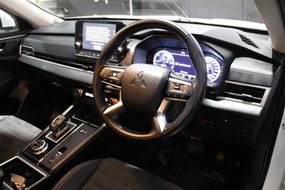 2022 Mitsubishi Outlander - Thumbnail