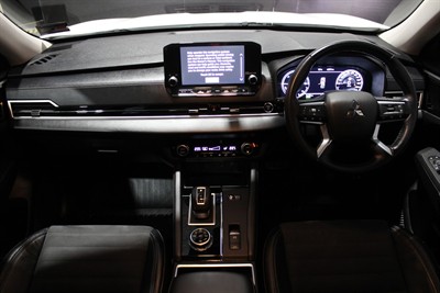 2022 Mitsubishi Outlander - Thumbnail
