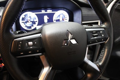 2022 Mitsubishi Outlander - Thumbnail