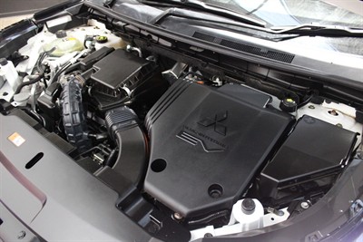 2022 Mitsubishi Outlander - Thumbnail