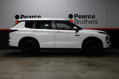2022 Mitsubishi Outlander - Thumbnail