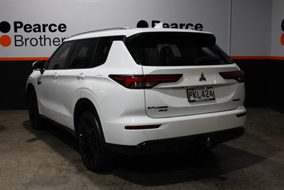 2022 Mitsubishi Outlander - Thumbnail