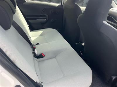 2015 Toyota Aqua - Thumbnail