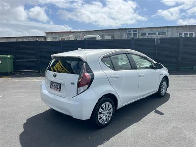 2015 Toyota Aqua - Thumbnail