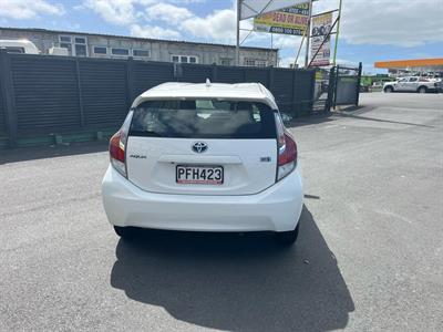2015 Toyota Aqua - Thumbnail