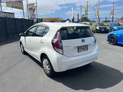 2015 Toyota Aqua - Thumbnail