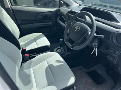 2015 Toyota Aqua - Thumbnail