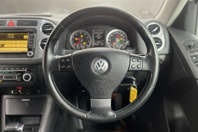 2010 Volkswagen TIGUAN - Thumbnail