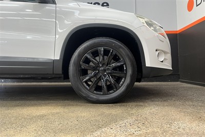 2010 Volkswagen TIGUAN - Thumbnail