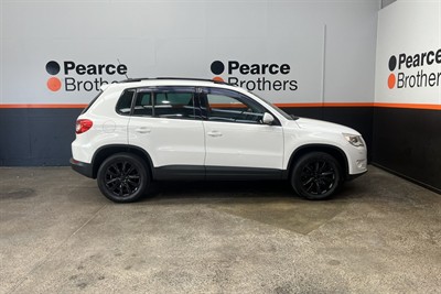 2010 Volkswagen TIGUAN - Thumbnail